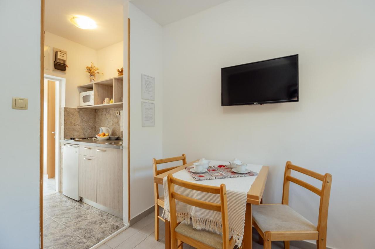 Apartmani Vico แฮร์เซ็ก-โนวี ภายนอก รูปภาพ